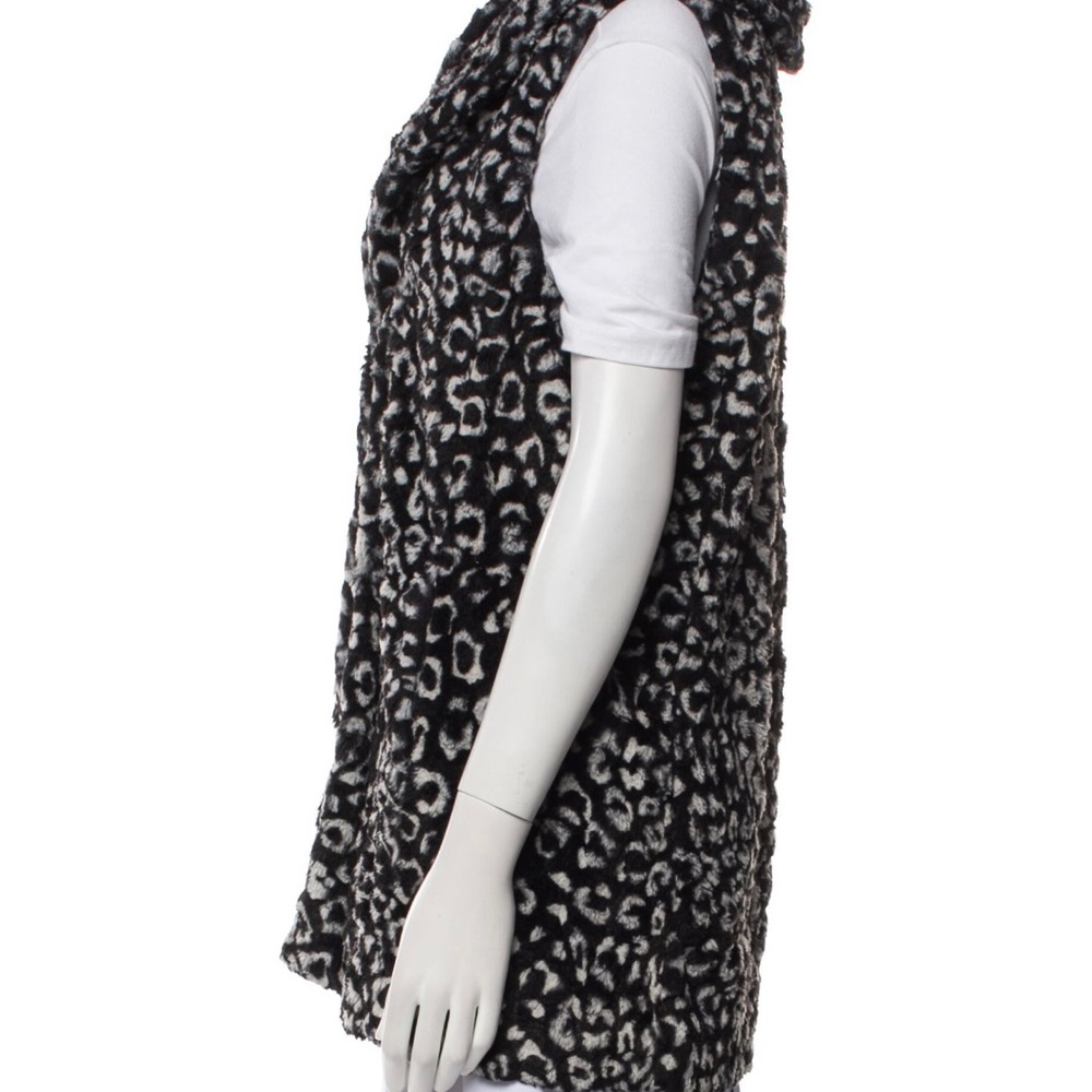 🖤🤍Alice + Olivia Very Soft Animal Print Vest🤍🖤 - Picture 2 of 3